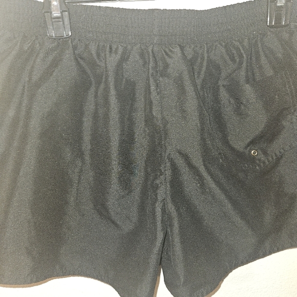 South Point Womans Black Shorts Size 10 - Picture 8 of 10